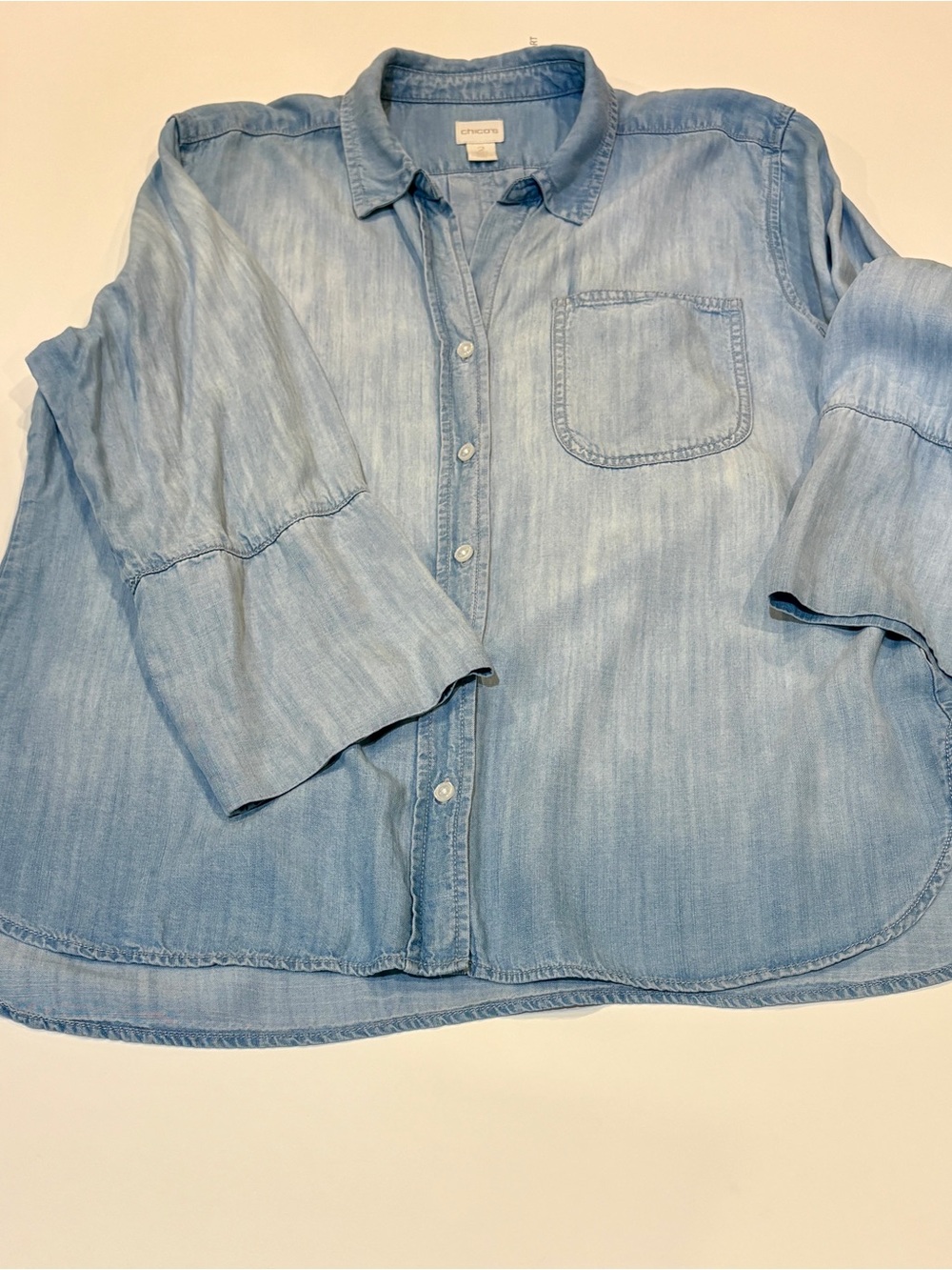 Chico's Light Blue 100 % Lyocell Button Front Top with Pocket Detail SZ 2 - Picture 5 of 9